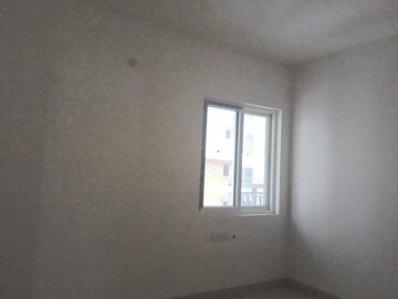 Room in 2 BHK Apartment at Aparna Sarovar Zicon, Nallagandla – for Rent