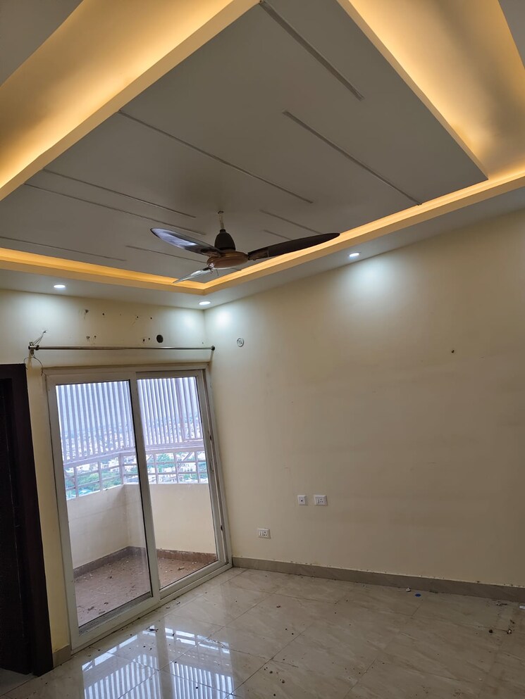 Room, gomti nagar 3 Bedroom 1800 Sq.Ft. Apartment In Gomti Nagar Lucknow 8948261