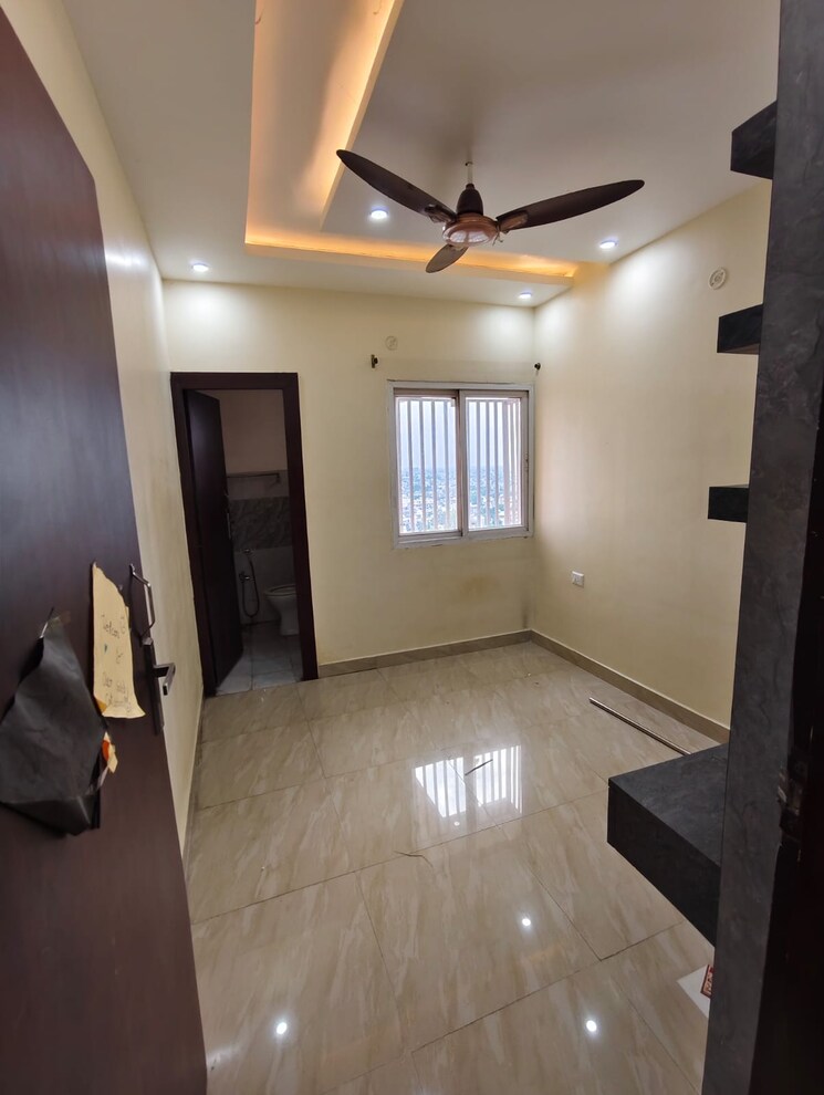 Room, gomti nagar 3 Bedroom 1800 Sq.Ft. Apartment In Gomti Nagar Lucknow 8948261