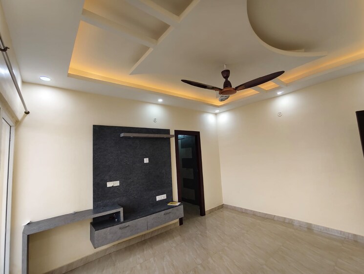 Room, gomti nagar 3 Bedroom 1800 Sq.Ft. Apartment In Gomti Nagar Lucknow 8948261
