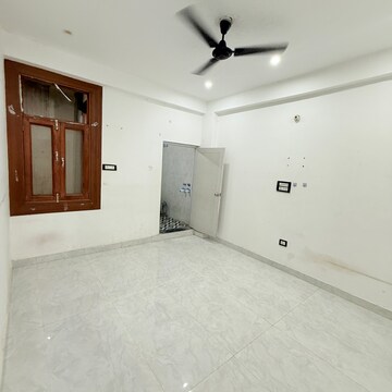 2 BHK Builder Floor For Rent in Sector 105