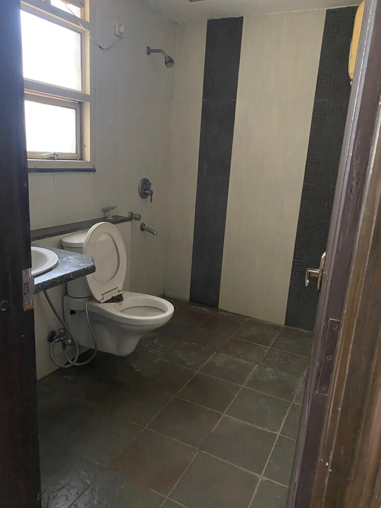 Bathroom, emerald-green 4 Bedroom 2950 Sq.Ft. Apartment In Sector 52 Gurgaon 8948275