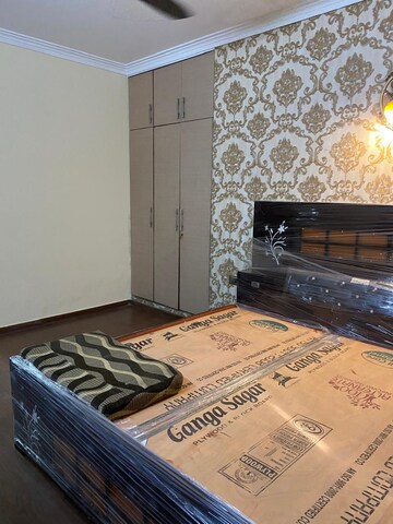 Bedroom in 4 BHK Apartment at Emerald Green, Sector 52 – for Rent