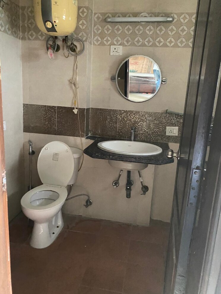 Bathroom, emerald-green 4 Bedroom 2950 Sq.Ft. Apartment In Sector 52 Gurgaon 8948275