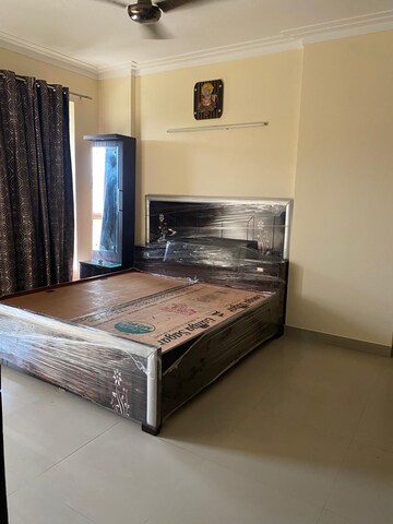 Bedroom in 4 BHK Apartment at Emerald Green, Sector 52 – for Rent