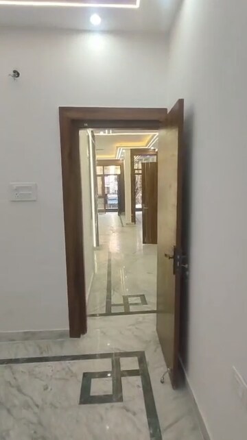 Building Lobby in 3 BHK Builder Floor at Vaishali Sector 5 – for Sale