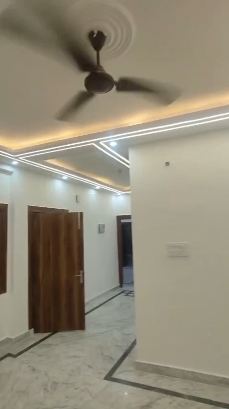 undefined, vaishali sector 5 3 Bedroom 156 Sq.Mt. Builder Floor In Vaishali Sector 5 Ghaziabad 8948295