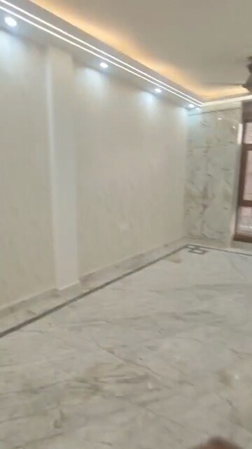 Room in 3 BHK Builder Floor at Vaishali Sector 5 – for Sale