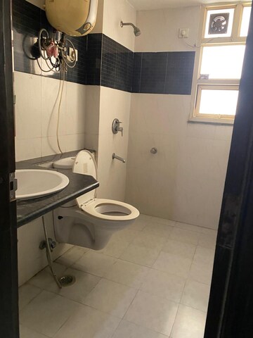 Bathroom in 4 BHK Apartment at Emerald Green, Sector 52 – for Rent
