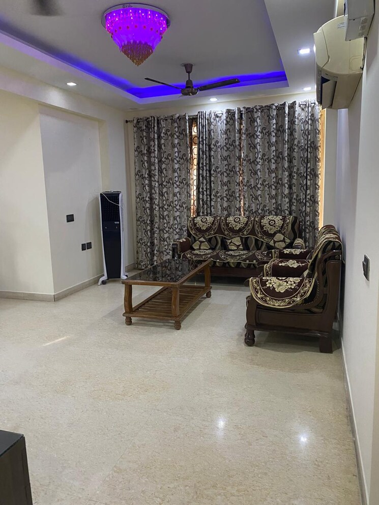 Living Room, emerald-green 4 Bedroom 2950 Sq.Ft. Apartment In Sector 52 Gurgaon 8948275