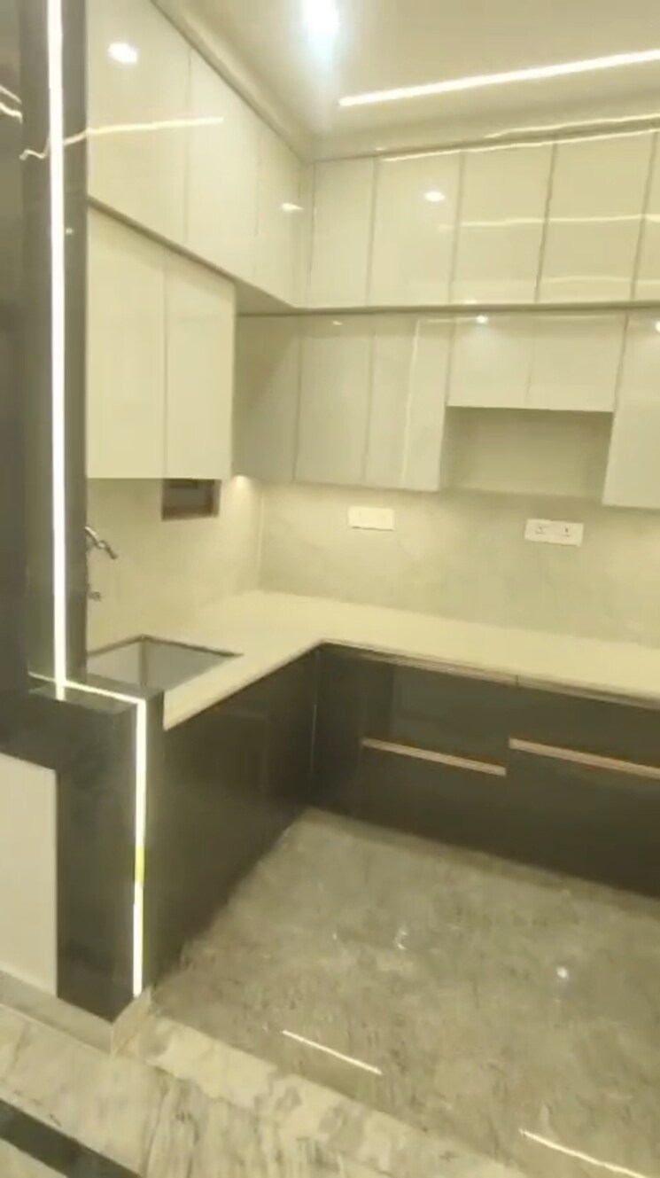 Kitchen, vaishali sector 5 3 Bedroom 156 Sq.Mt. Builder Floor In Vaishali Sector 5 Ghaziabad 8948295