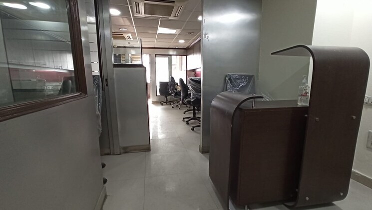  Parking, veera-safdarjung-enclave Commercial Office Space 1500 Sq.Ft. In Safdarjung Enclave Delhi 8948297