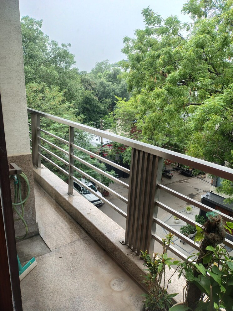 Balcony, green park extension 4 Bedroom 300 Sq.Yd. Builder Floor In Green Park Extension Delhi 8948322