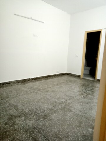 Room in 1 BHK Builder Floor at Paryavaran Complex – for Rent