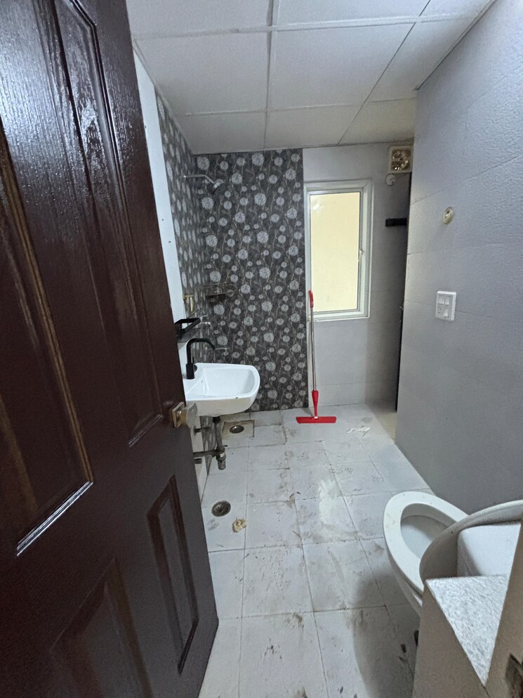 Bathroom, mahagun-mywoods 2 Bedroom 960 Sq.Ft. Apartment In Sector 16c Greater Noida Greater Noida 8948361