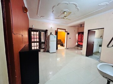 Living Room in 3 BHK Apartment at Gomti Nagar – for Rent