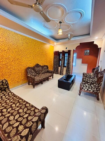 Living Room in 3 BHK Apartment at Gomti Nagar – for Rent