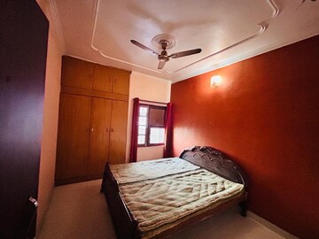 Bedroom in 3 BHK Apartment at Gomti Nagar – for Rent