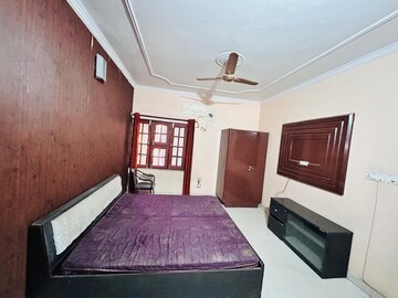 Bedroom in 3 BHK Apartment at Gomti Nagar – for Rent