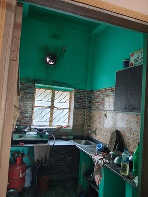 Furnished Amenities in 3 BHK Builder Floor at Behala Chowrasta – for Sale