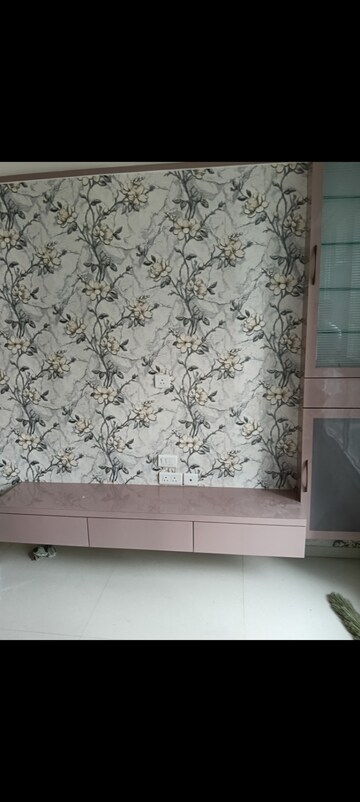 Furnished Amenities in 2 BHK Apartment at Sheth Zuri, Laxmi Nagar – for Rent