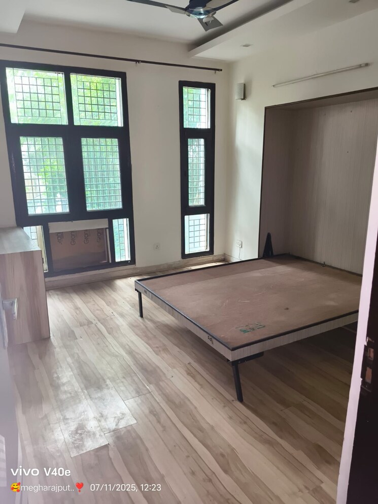 Room, sector 47 3 Bedroom 1600 Sq.Ft. Apartment In Sector 47 Gurgaon 8948432