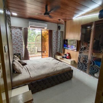 Bedroom in 2 BHK Apartment at Lodha Amara New Tower, Kolshet Industrial Area – for Rent