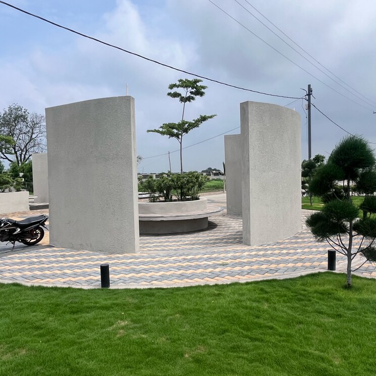 Garden, bada bangarda  800 Sq.Ft. Plot In Bada Bangarda Indore 8948474