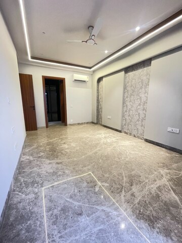 Bedroom in 3 BHK Builder Floor at Ansal Sushant Apartments, Sushant Lok I – for Sale