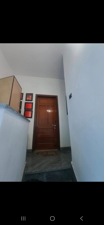 Room in 3 BHK Builder Floor at Puri PP City Centre, Pitampura – for Rent