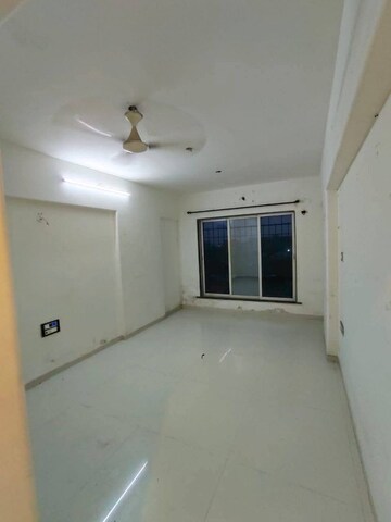 Room in 3 BHK Apartment at Niwara CHS Andheri West, Andheri West – for Rent