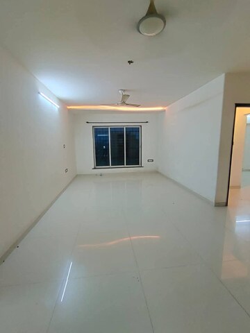 Room in 3 BHK Apartment at Niwara CHS Andheri West, Andheri West – for Rent