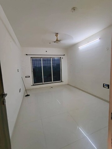 Room in 3 BHK Apartment at Niwara CHS Andheri West, Andheri West – for Rent