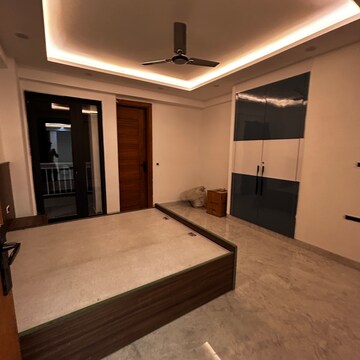 Room in 3.5 BHK Builder Floor at Vasant Kunj – for Rent