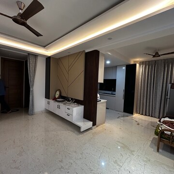 Room in 3.5 BHK Builder Floor at Vasant Kunj – for Rent