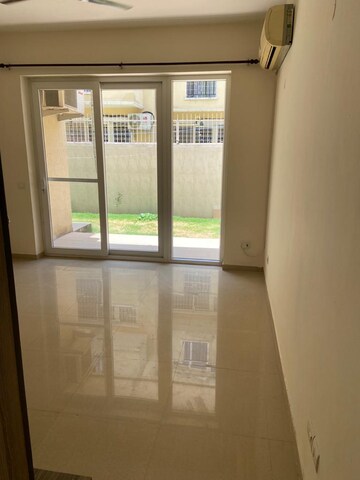 Room in 3 BHK Builder Floor at Emaar MGF Emerald Hills, Sector 65 – for Rent