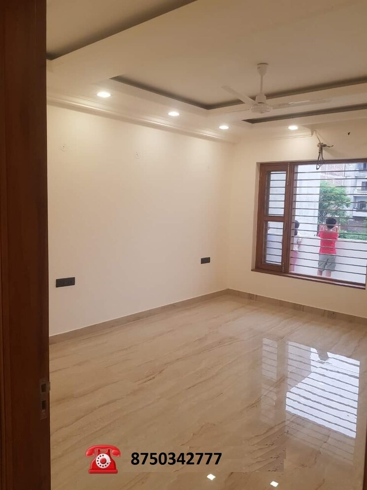 Room, sector 85 4 Bedroom 4500 Sq.Ft. Builder Floor In Sector 85 Faridabad 8948642