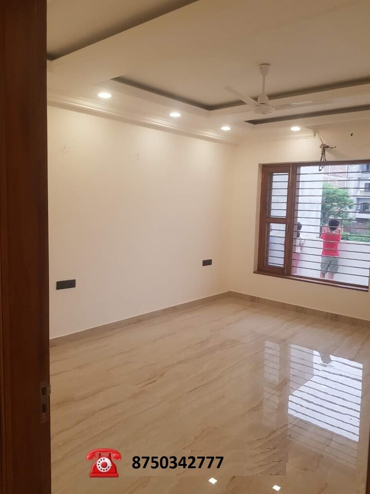 Room, sector 85 4 Bedroom 4500 Sq.Ft. Builder Floor In Sector 85 Faridabad 8948642