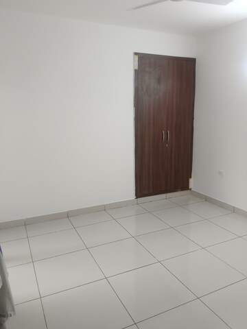 Room in 2 BHK Apartment at Supertech The Romano, Sector 118 – for Rent