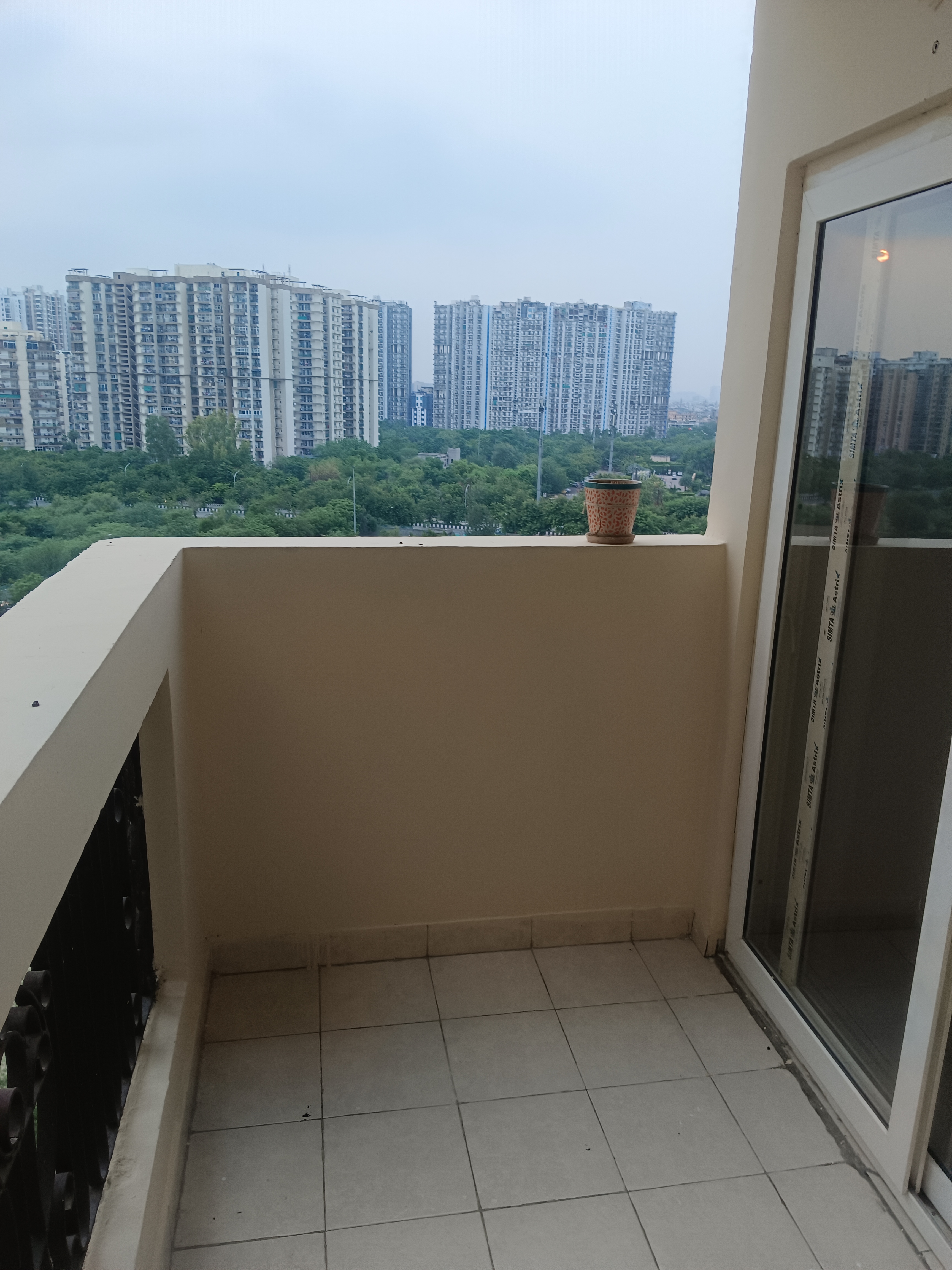 2 BHK + Study Room 1260 Sq.Ft. Apartment in Supertech The Romano