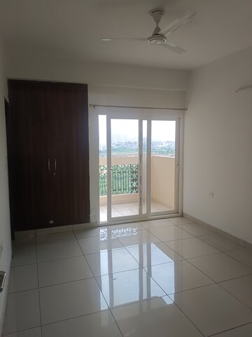 Room in 2 BHK Apartment at Supertech The Romano, Sector 118 – for Rent