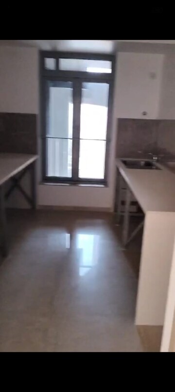 Room in 2 BHK Apartment at Sunteck Avenue 2, Goregaon West – for Rent