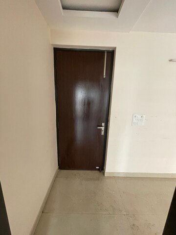 Room in 3 BHK Apartment at Elite Golf Green, Sector 79 – for Rent