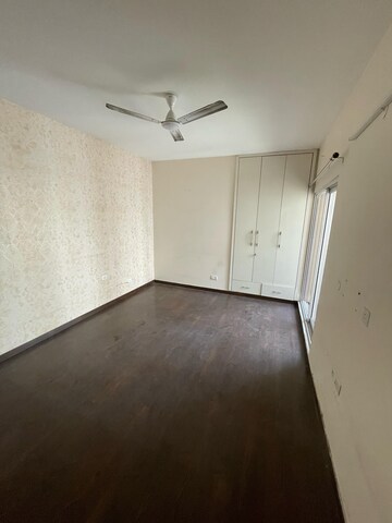 Room in 3 BHK Apartment at Elite Golf Green, Sector 79 – for Rent