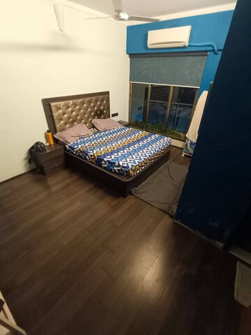 Bedroom in 2 BHK Apartment at Andheri West – for Rent