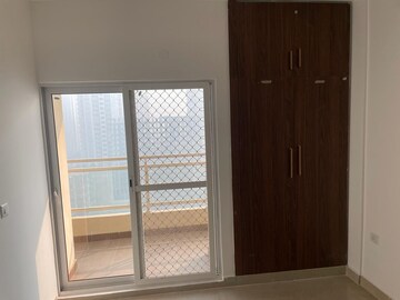 Room in 3 BHK Apartment at Amrapali Crystal Homes, Sector 76 – for Rent