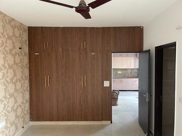 Room in 3 BHK Apartment at Amrapali Crystal Homes, Sector 76 – for Rent