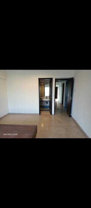 Room in 4 BHK Apartment at L Nagpal Bhagwanti Heights, Khar West – for Sale