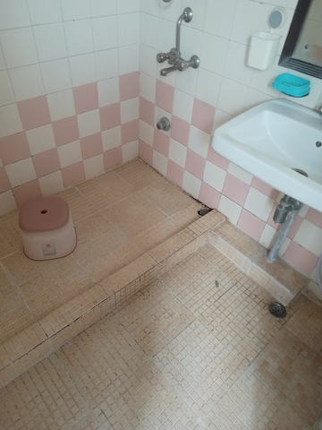 Bathroom in 3 BHK Apartment at DLF Ridgewood Estate, Dlf Phase iv – for Rent