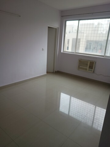 Room in 3 BHK Apartment at DLF Ridgewood Estate, Dlf Phase iv – for Rent